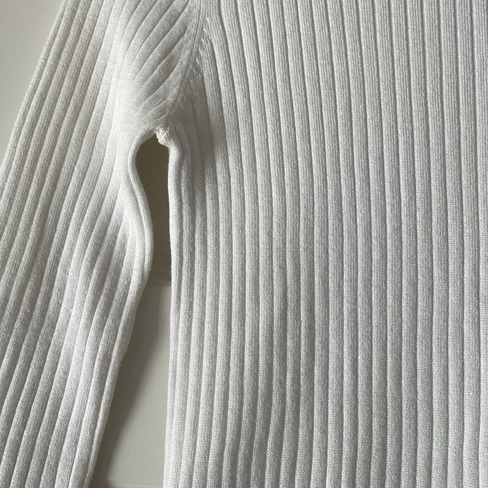 Forever 21 White Sweater NWOT - Picture 3 of 8